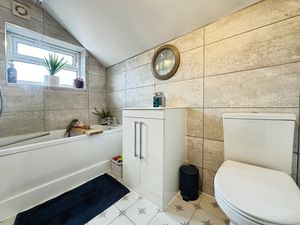 Family Bathroom - click for photo gallery